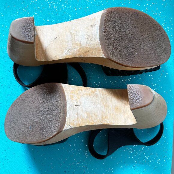 Toffel Swedish Hasbeens Black strappy leather clogs - Picture 2 of 13